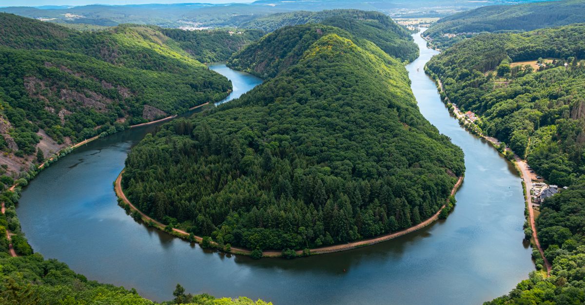 Stunning aerial view of the Saar Loop with lush greenery in Mettlach, Germany.